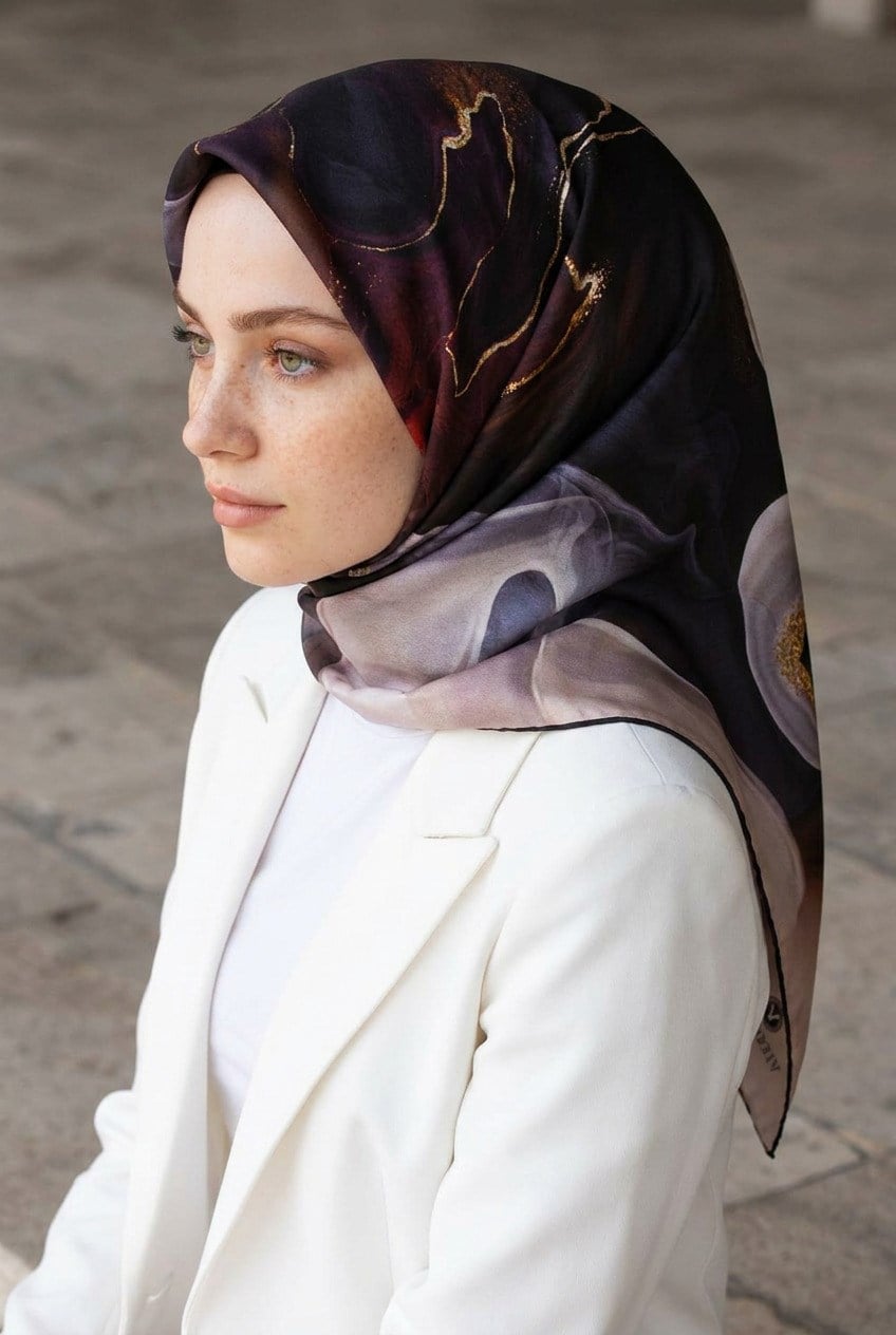 %100 Twill İpek Batik Desenli İndigo - Nar Çiçeği Renkli 90x90 Eşarp Dikim Şekli : El Dikişi