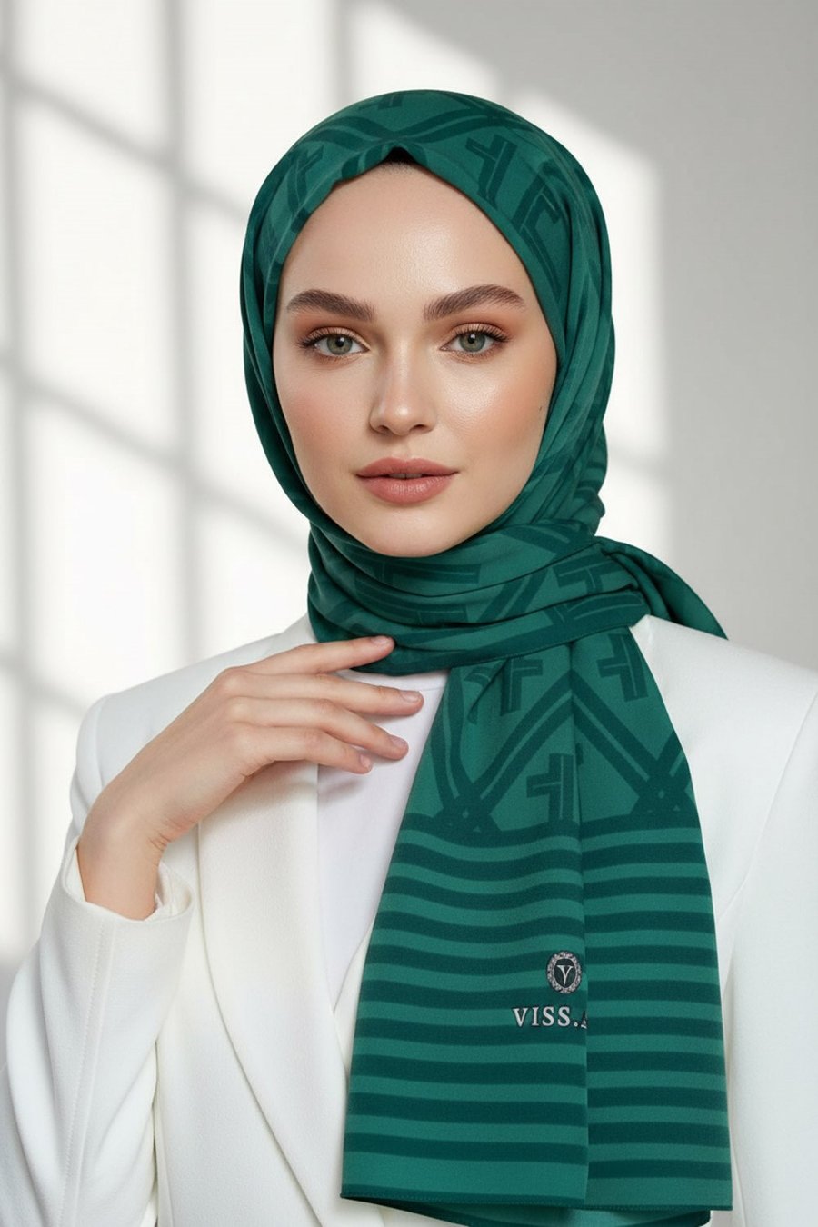 KREP MONOGRAM DESENLİ PETROL YEŞİLİ RENKLİ 75X195 KIRIŞMAZ ŞAL