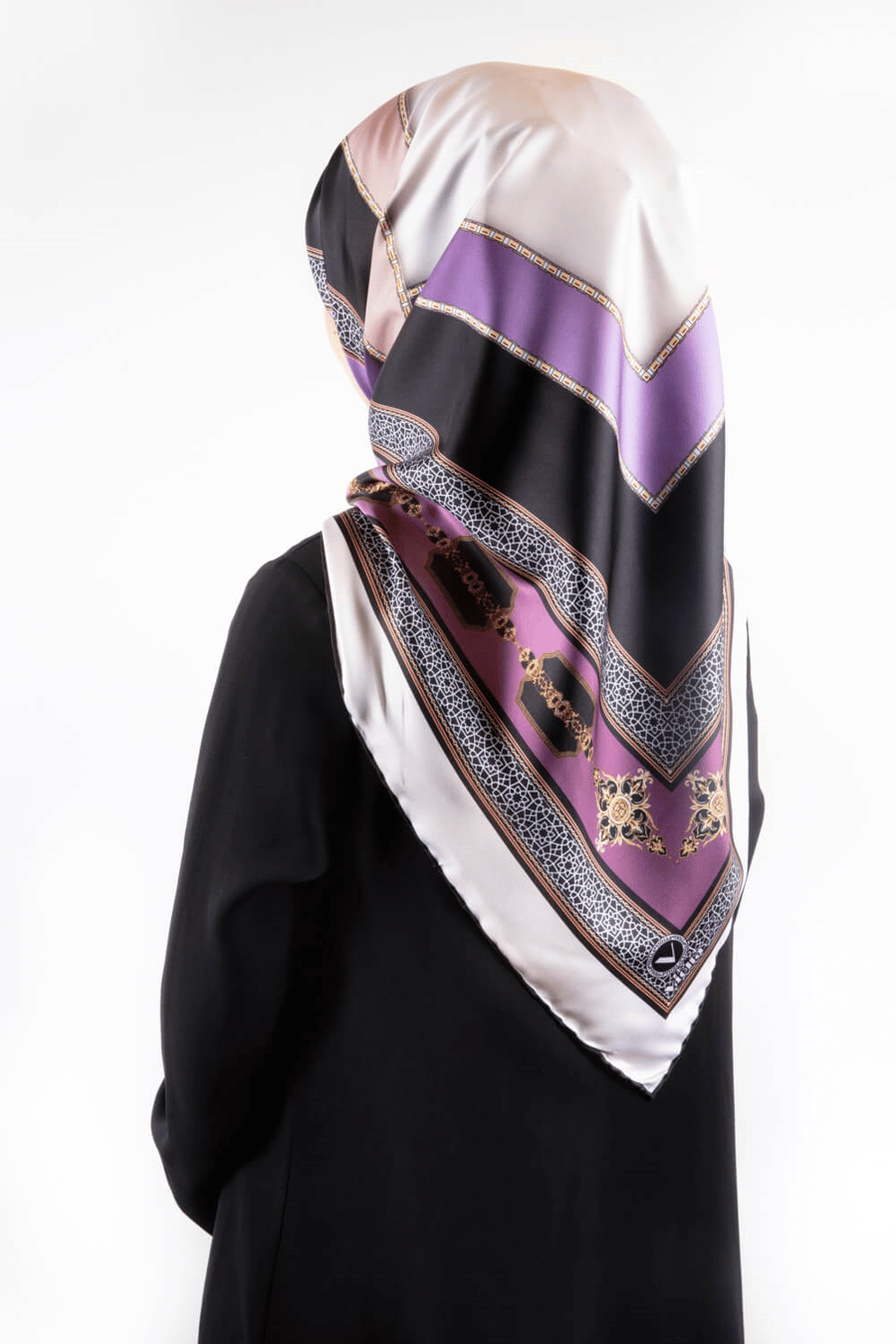 Twill Gold Detaylı ve Antik Motif Desenli Lila Renkli 90x90 Eşarp (İpek İçermez) Kenar Dikiş Şekli El Dikişli