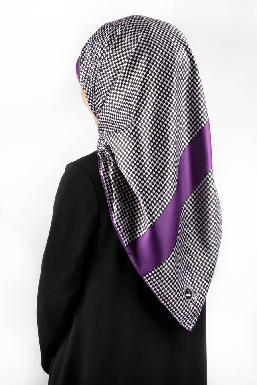 Twill Kazayaklı Şerit Desenli Mor Renkli 90x90 Eşarp (İpek İçermez) Dikim Şekli : El Dikişi