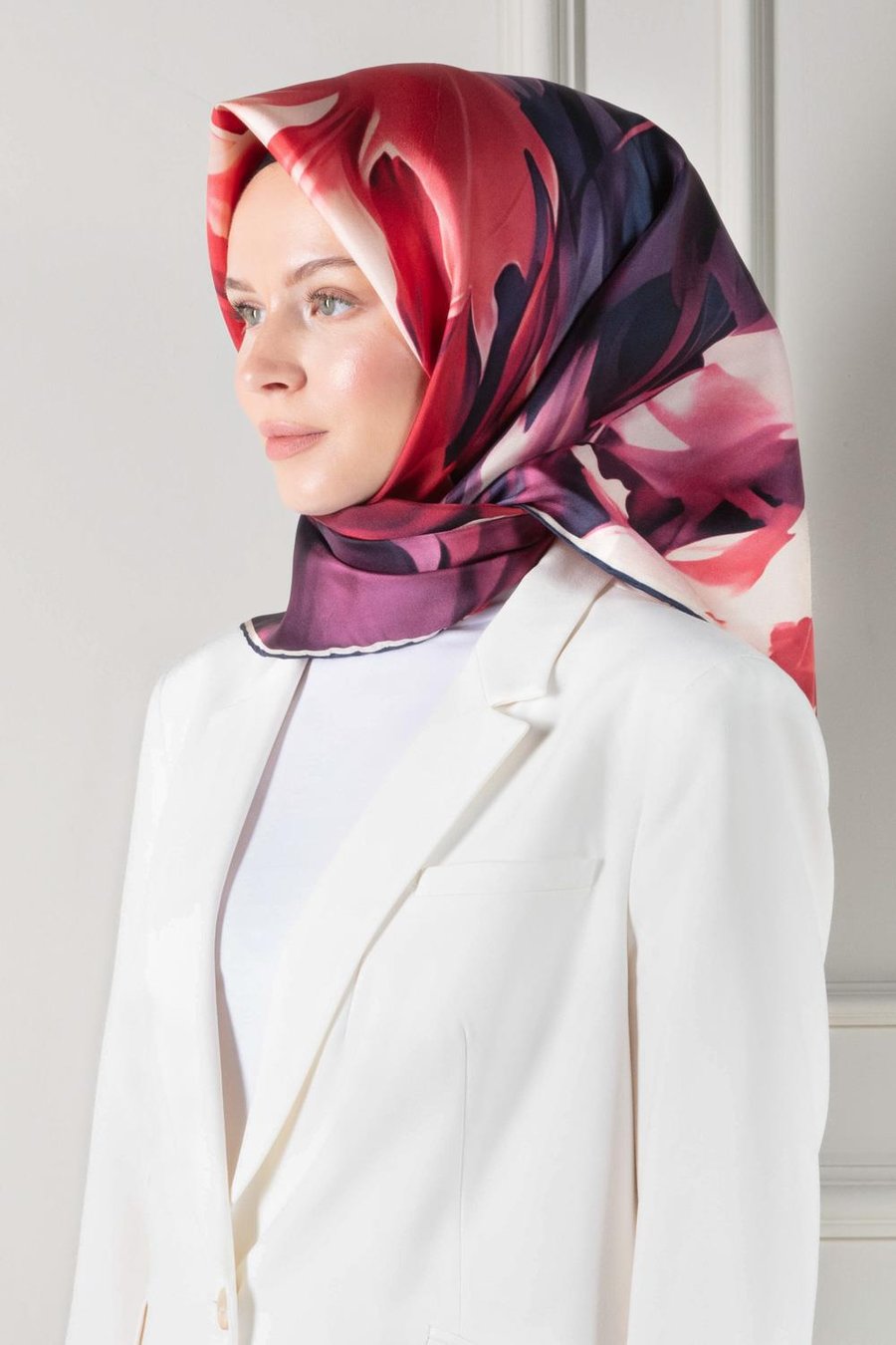 %100 Twill İpek Yaprak Desenli Bordo - İndigo Renkli 90x90 Eşarp Dikim Şekli : El Dikişi