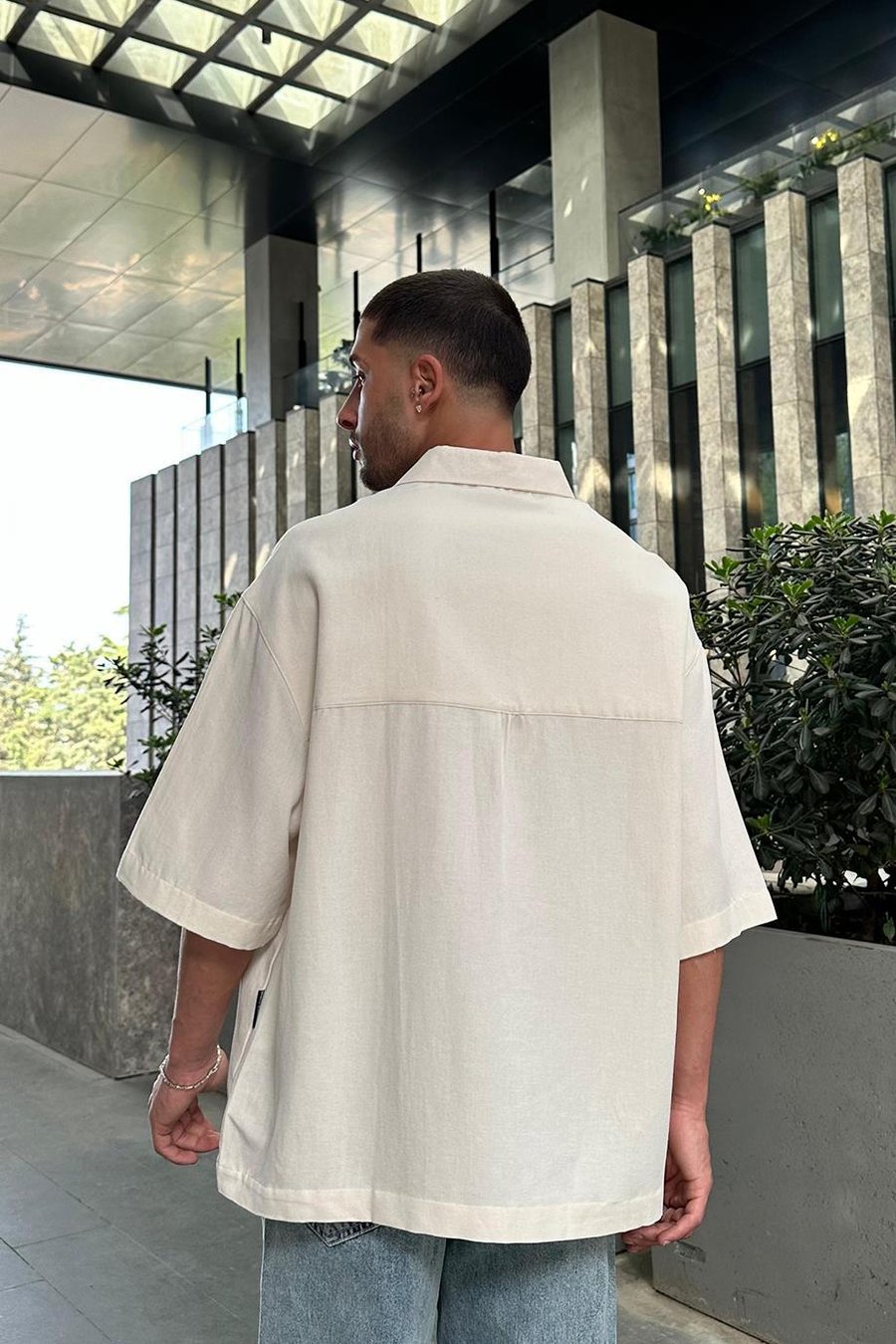 Bej Keten Ön Cep Nakış Detay S8 BS Oversize Gömlek