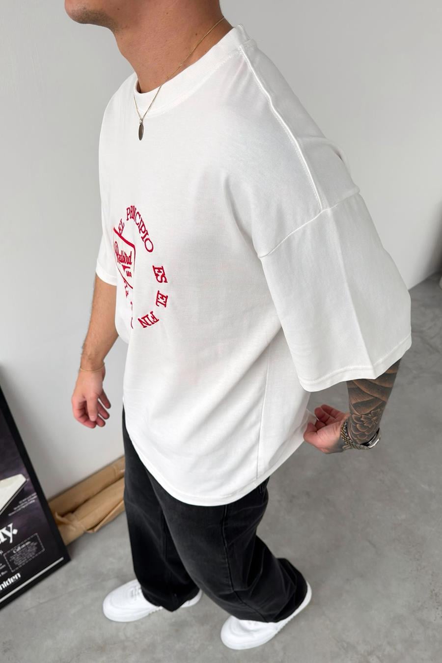 Beyaz Nakış Detay Oversize Tişört