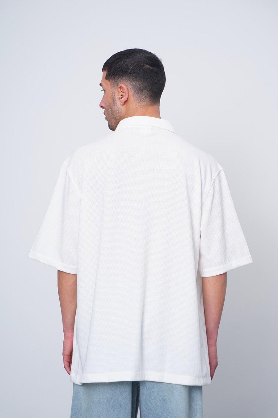 Beyaz Siyah Dokulu Basic Z2 CH Oversize Gömlek