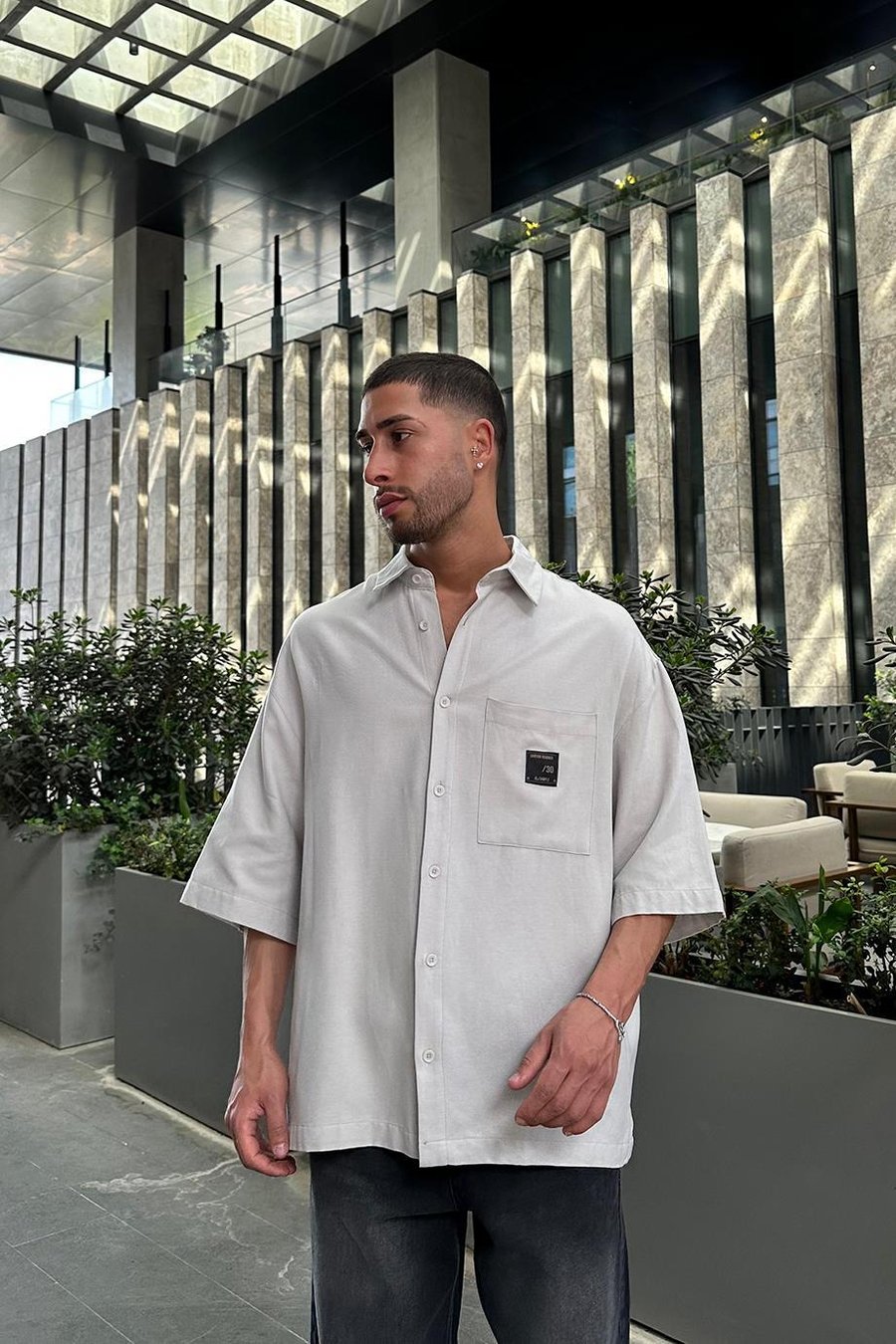 Gri Keten Ön Cep Nakış Detay S8 BS Oversize Gömlek