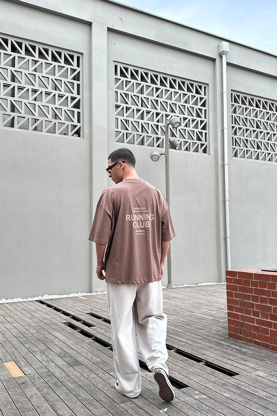 Kahverengi Beyaz Running Club OUTPLENTY PREMİUM Oversize Tişört