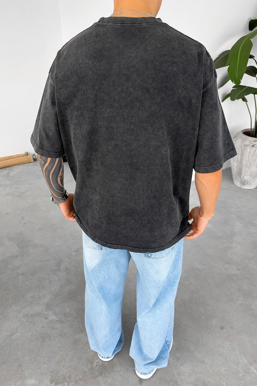 Koyu Gri Acid Wash Nakışlı Oversize Tişört