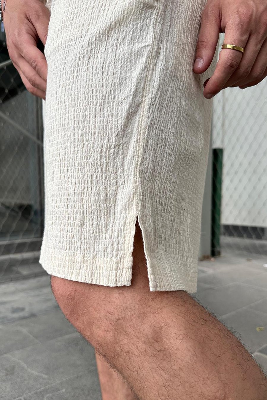 Krem Beli İp Detaylı Dokulu Keten GO Relaxed Fit Şort