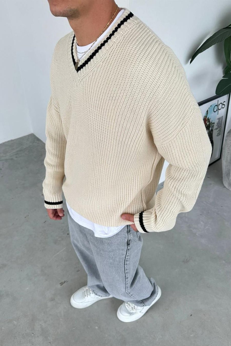 Krem V Yaka Çizgili Oversize Triko Kazak