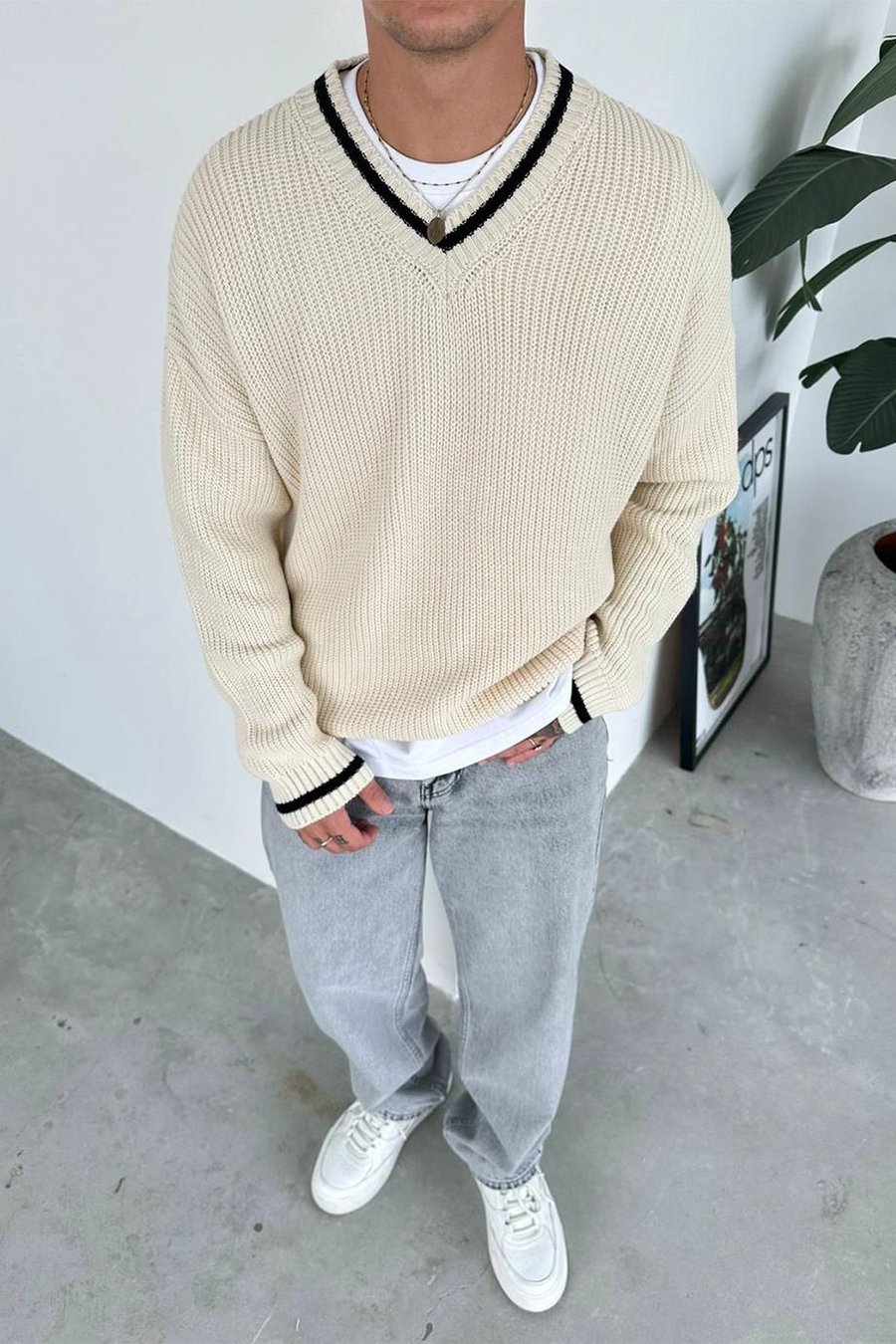 Krem V Yaka Çizgili Oversize Triko Kazak