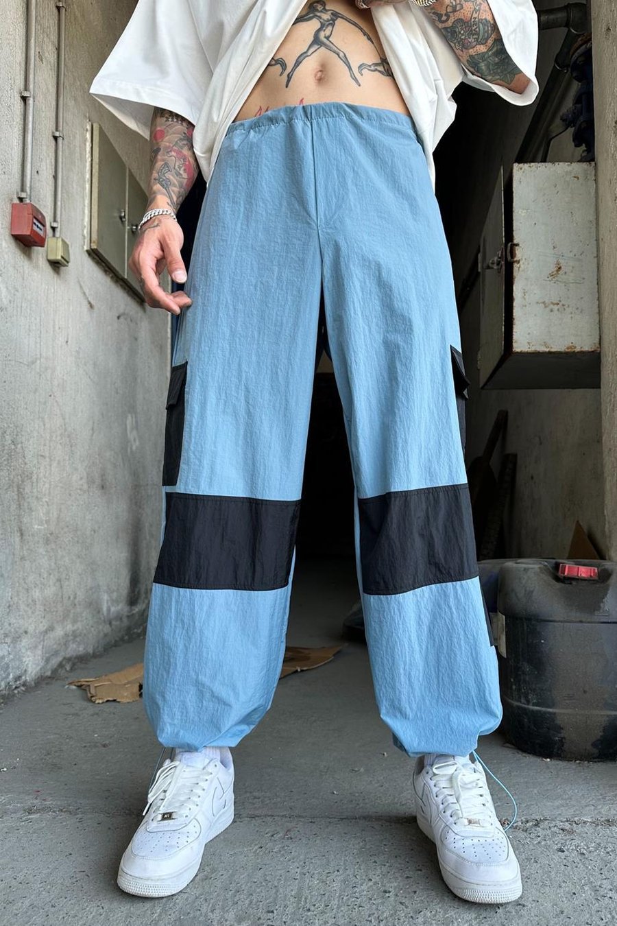 Mavi Mavi Paraşüt Kargo BDG Siyah Yama Detay Ayarlanabilir Paça Baggy Pantolon