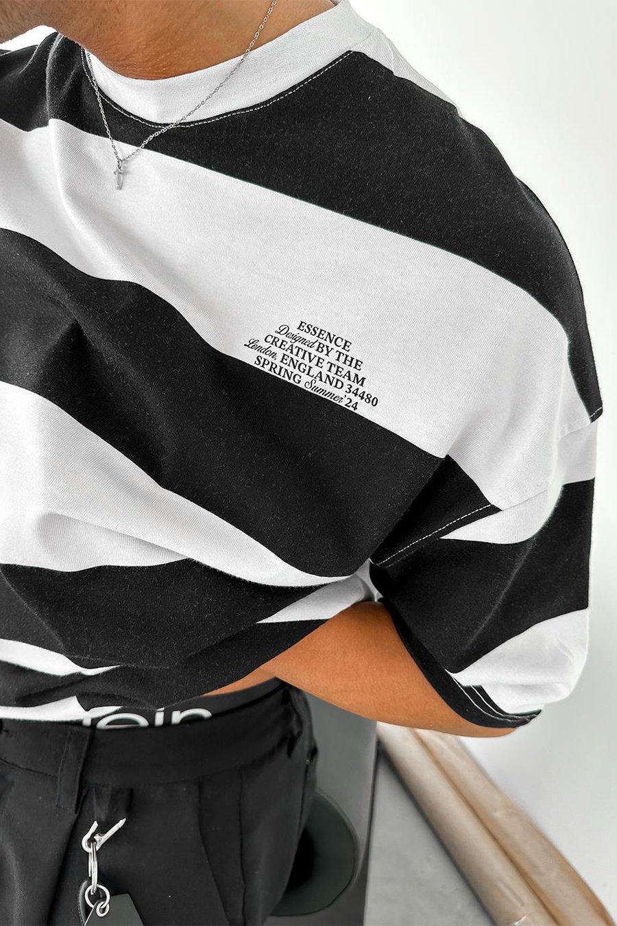 Siyah Çizgili Minimal Designed EE Oversize Tişört