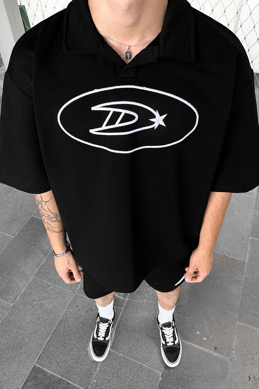Siyah Dash Nakış Detay Polo Yaka Oversize Tişört