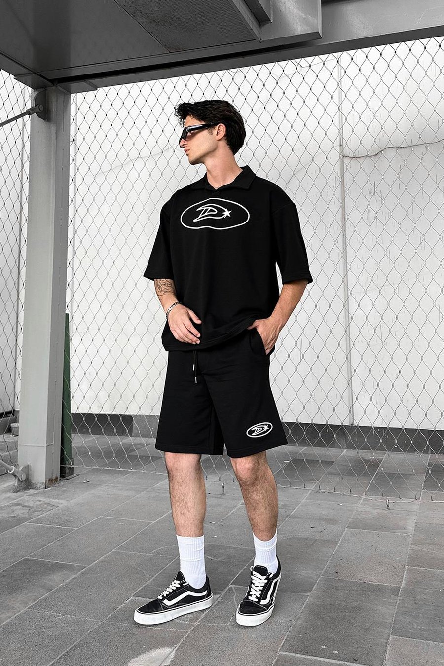 Siyah Dash Nakış Detay Polo Yaka Oversize Tişört