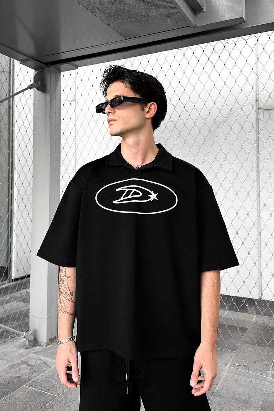 Siyah Dash Nakış Detay Polo Yaka Oversize Tişört
