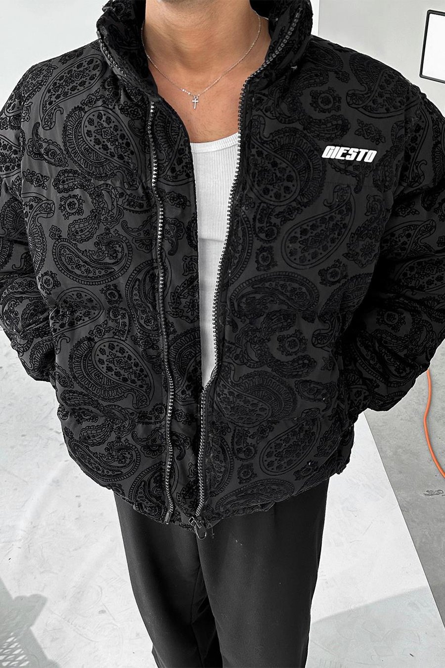 Siyah Etnik Kabartma Detay Oversize Puffer Mont
