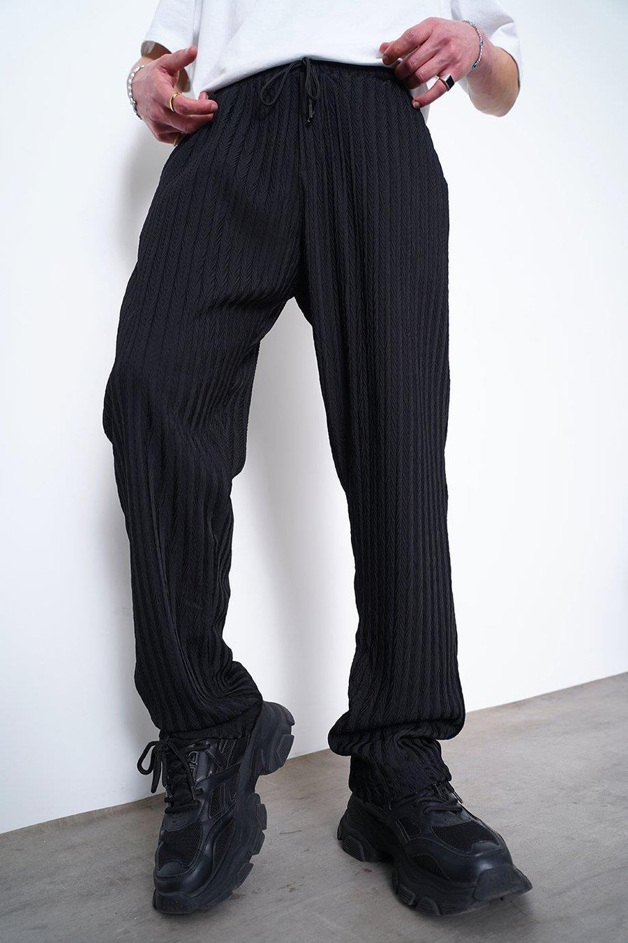 Siyah Siyah Fitilli Beli Lastikli 11 MH Relaxed Fit Pantolon