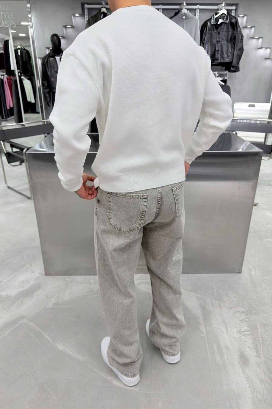 Beyaz Basic Premium Düğme Detaylı Boxy Fit Kazak