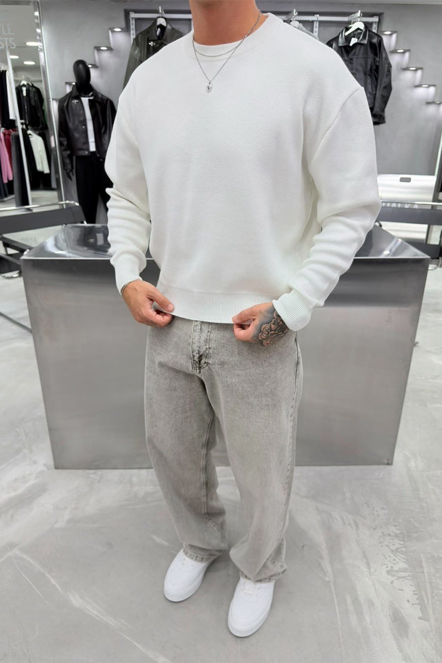 Beyaz Basic Premium Düğme Detaylı Boxy Fit Kazak