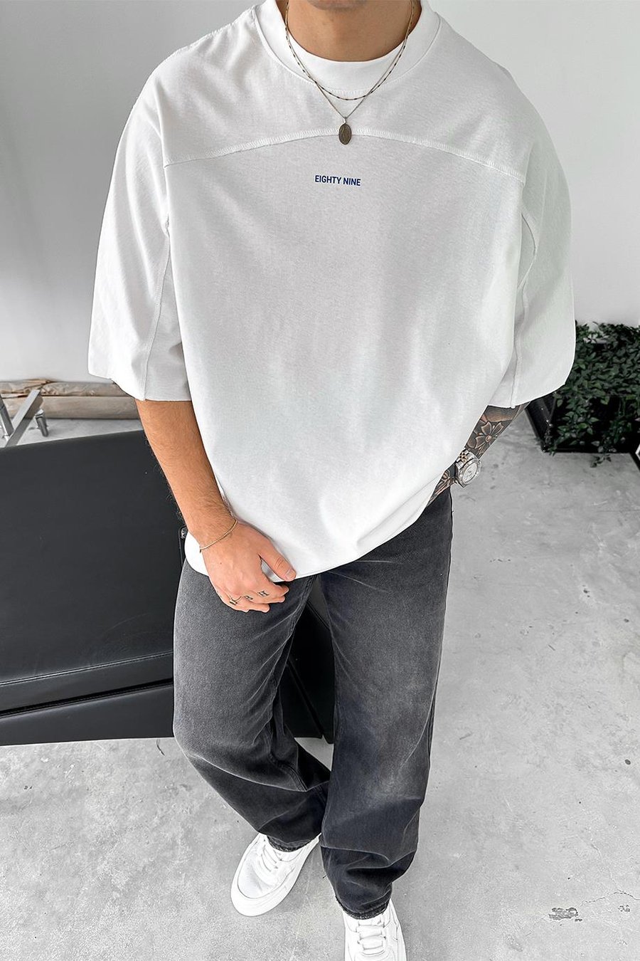 Beyaz Eighty Nine Dikiş Detay Oversize Tişört