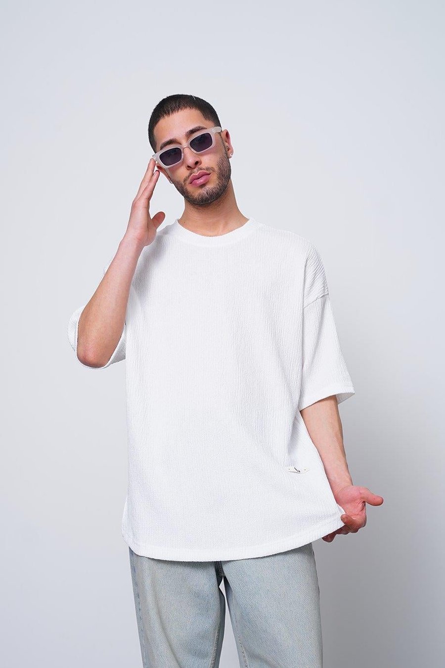 BEYAZ Fitilli Basic Yırtmaç Detay O7 MH Oversize Tişört