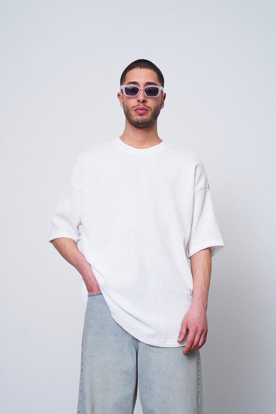 BEYAZ Fitilli Basic Yırtmaç Detay O7 MH Oversize Tişört