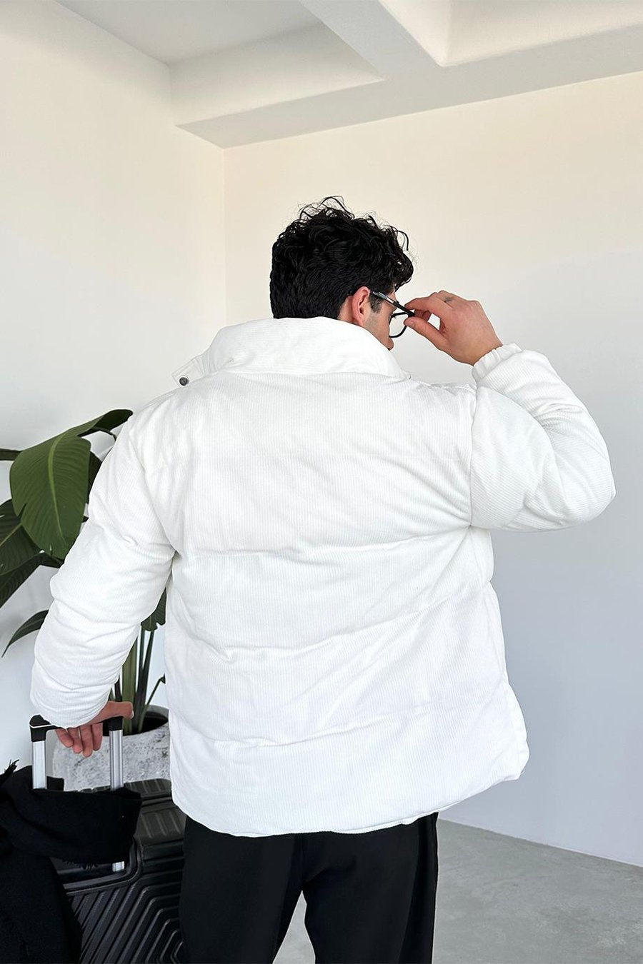 Beyaz Fitilli Çıt Çıt Detay Şişme Mont
