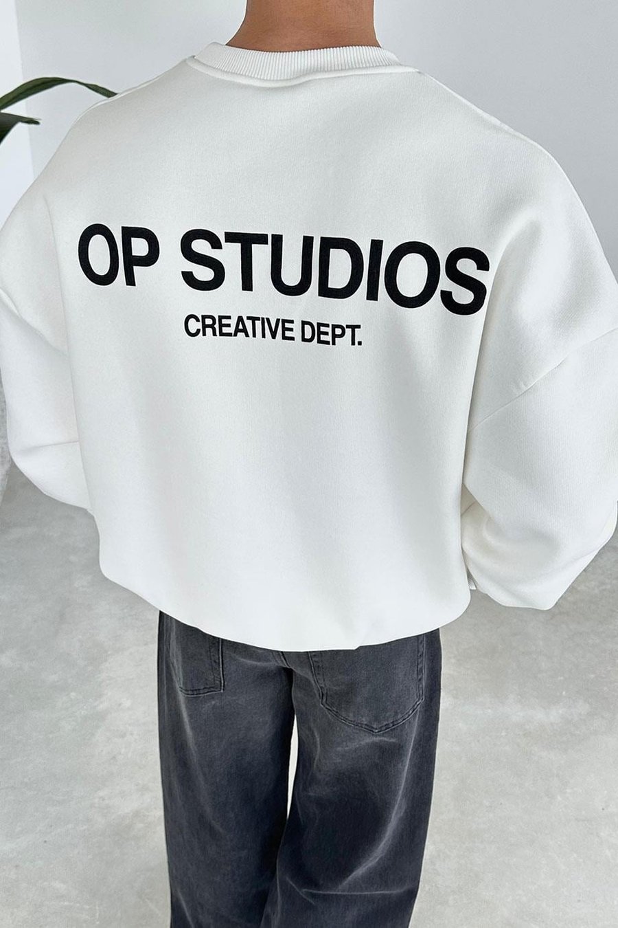 Beyaz Studios Creative Oversize Sweat