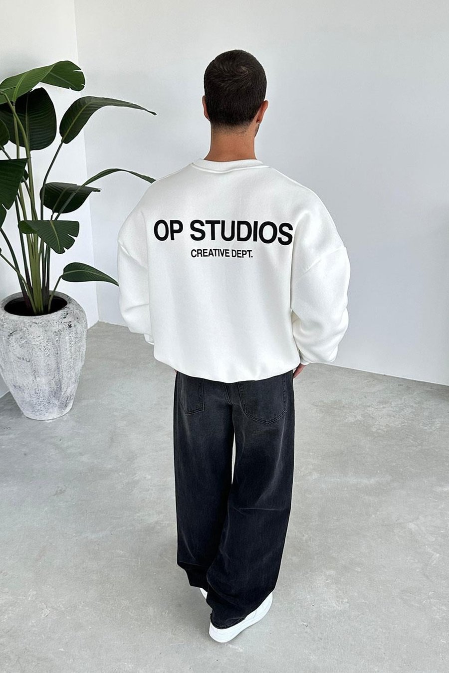 Beyaz Studios Creative Oversize Sweat