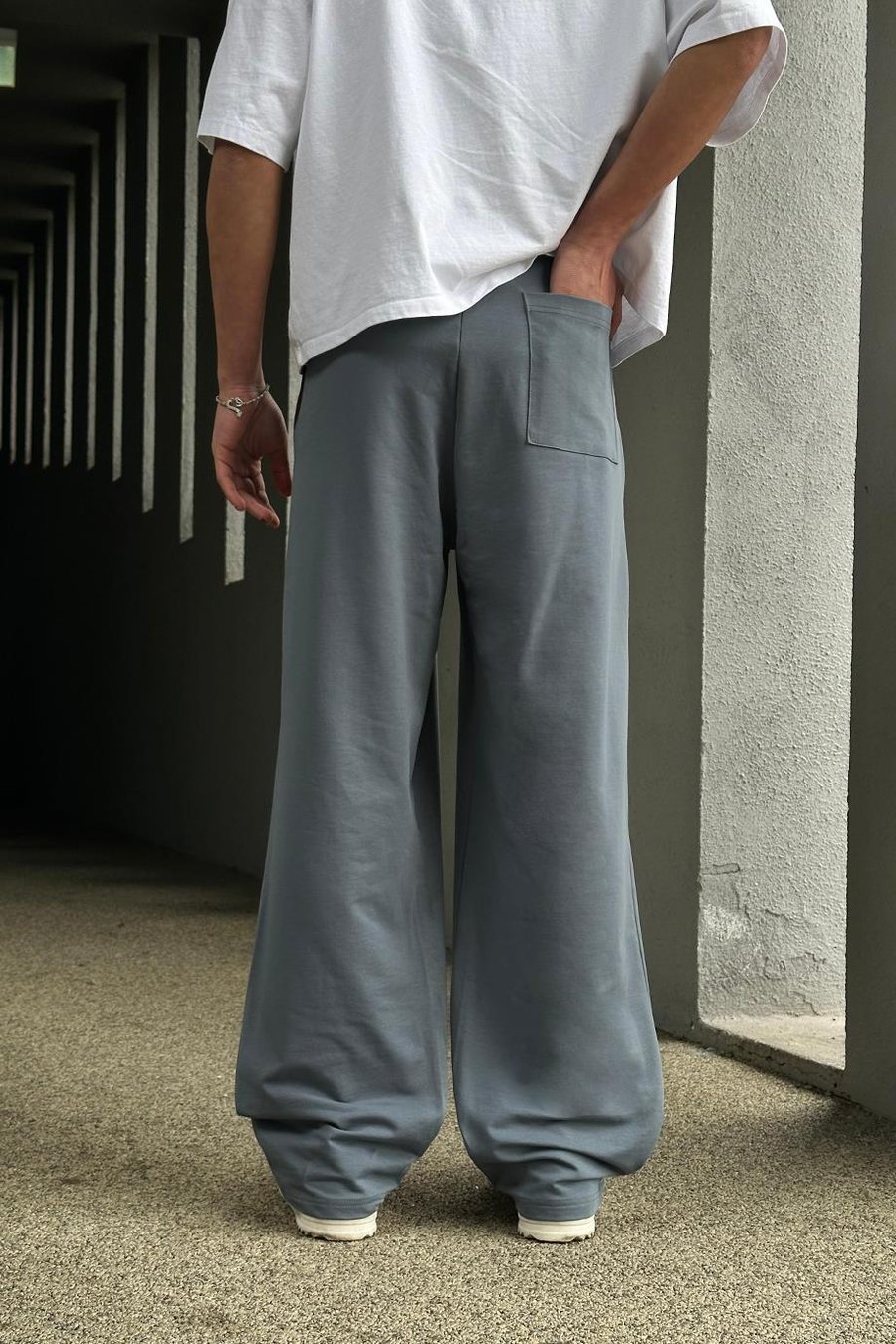 GRİ Paçası Yırtmaçlı Nakış Detaylı EE Baggy Eşofman