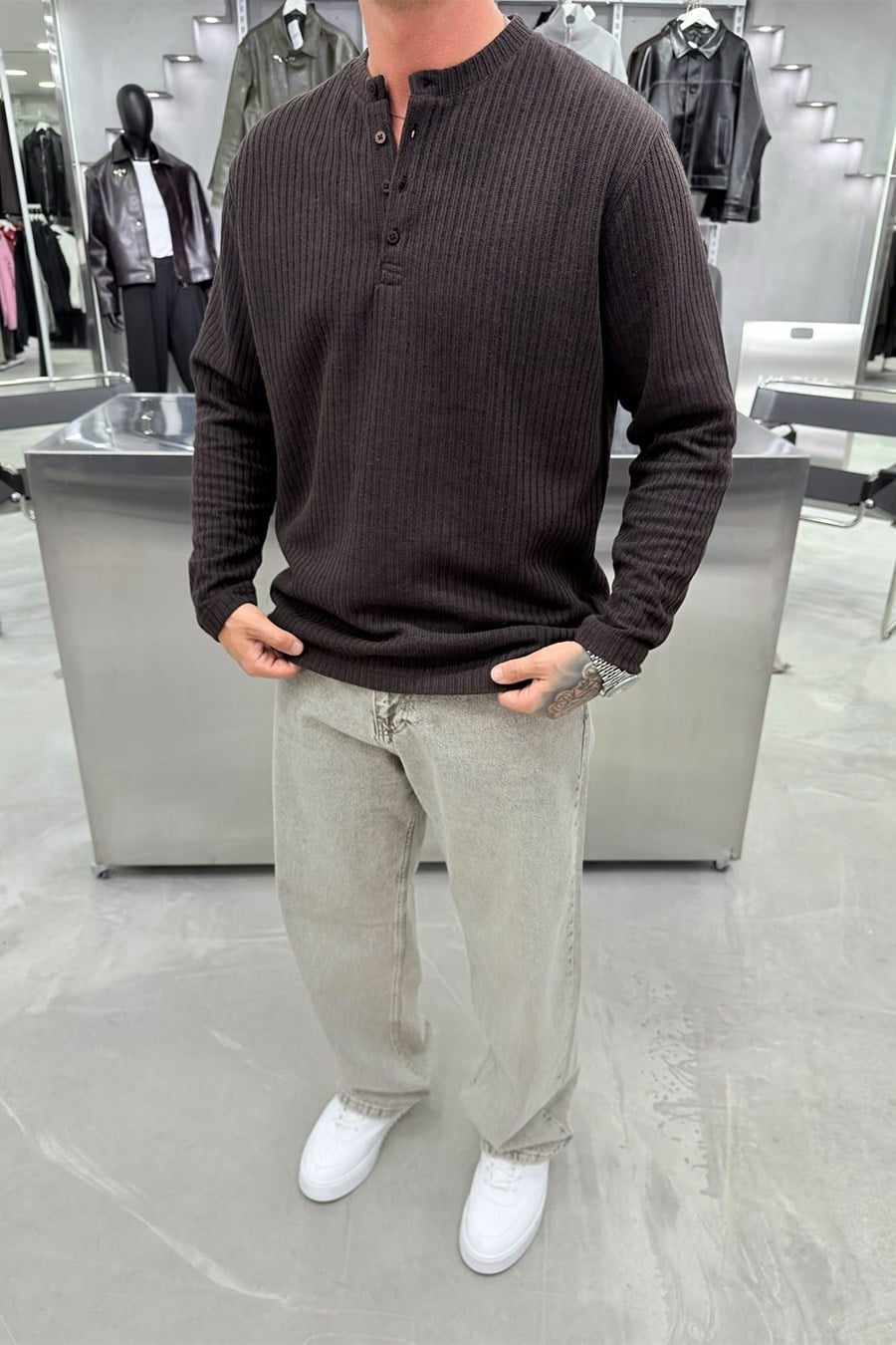 Kahverengi Örme Desenli Düğmeli Yaka Uzun Kollu Sweat