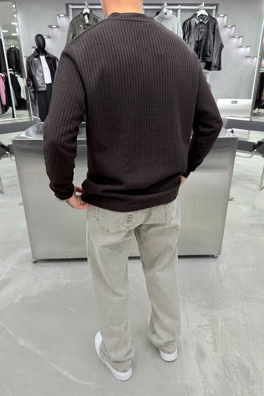 Kahverengi Örme Desenli Düğmeli Yaka Uzun Kollu Sweat