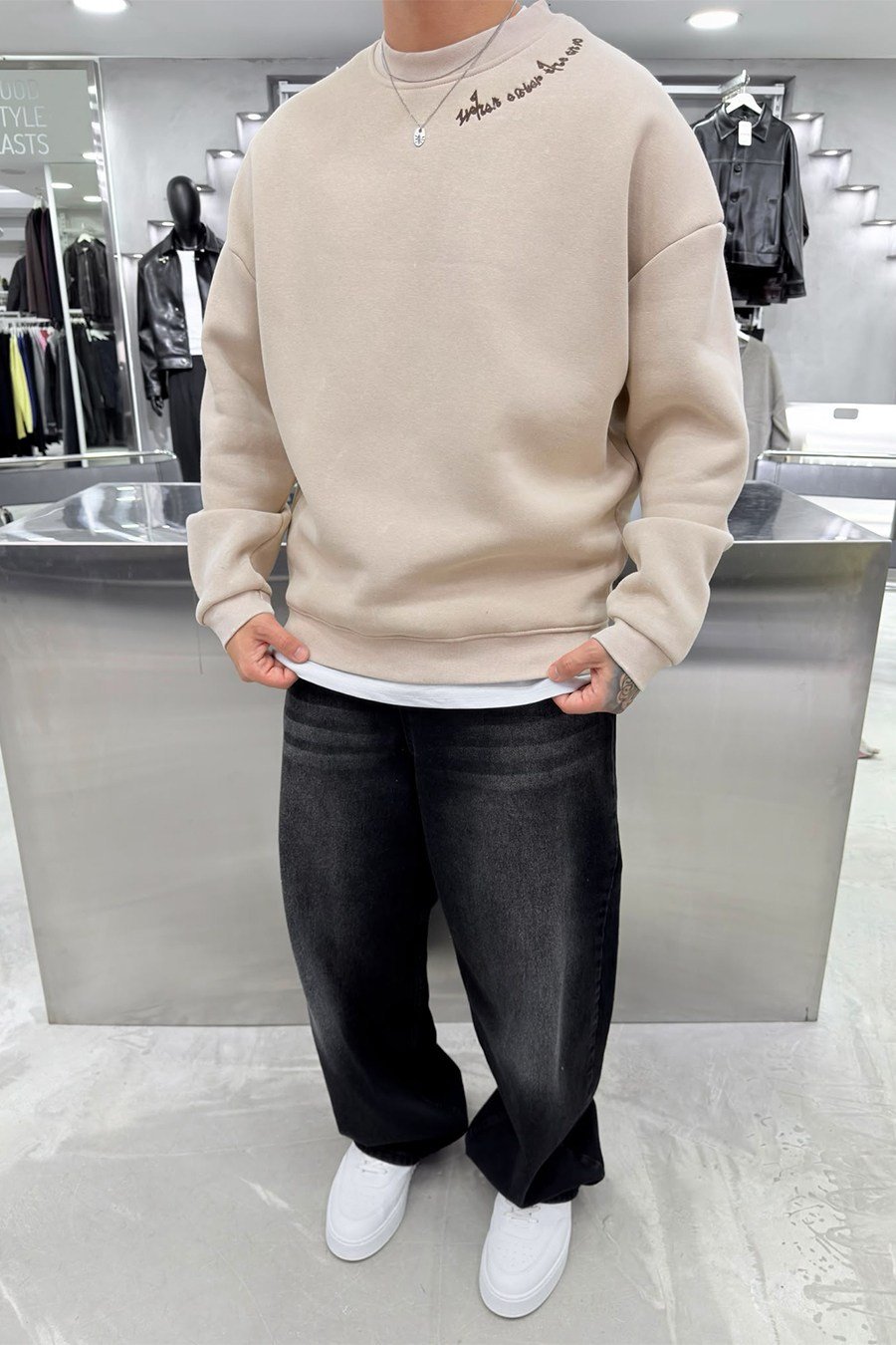 Krem Nakış Detaylı Yıkamalı Sweatshirt