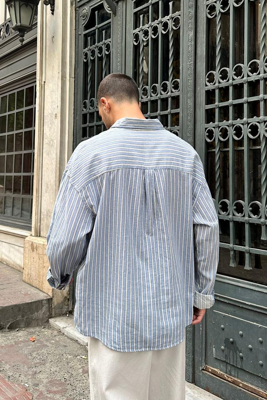 Mavi Çizgili Ön Cep Flower Nakış Detay GO Oversize Gömlek