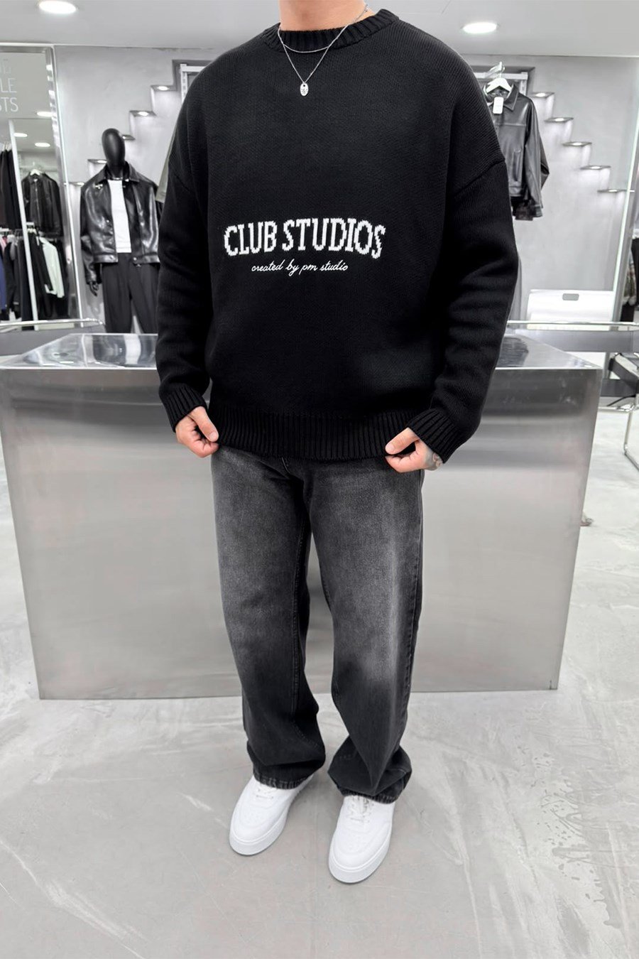 Siyah Club Studios Boxy Kalıp Triko Kazak