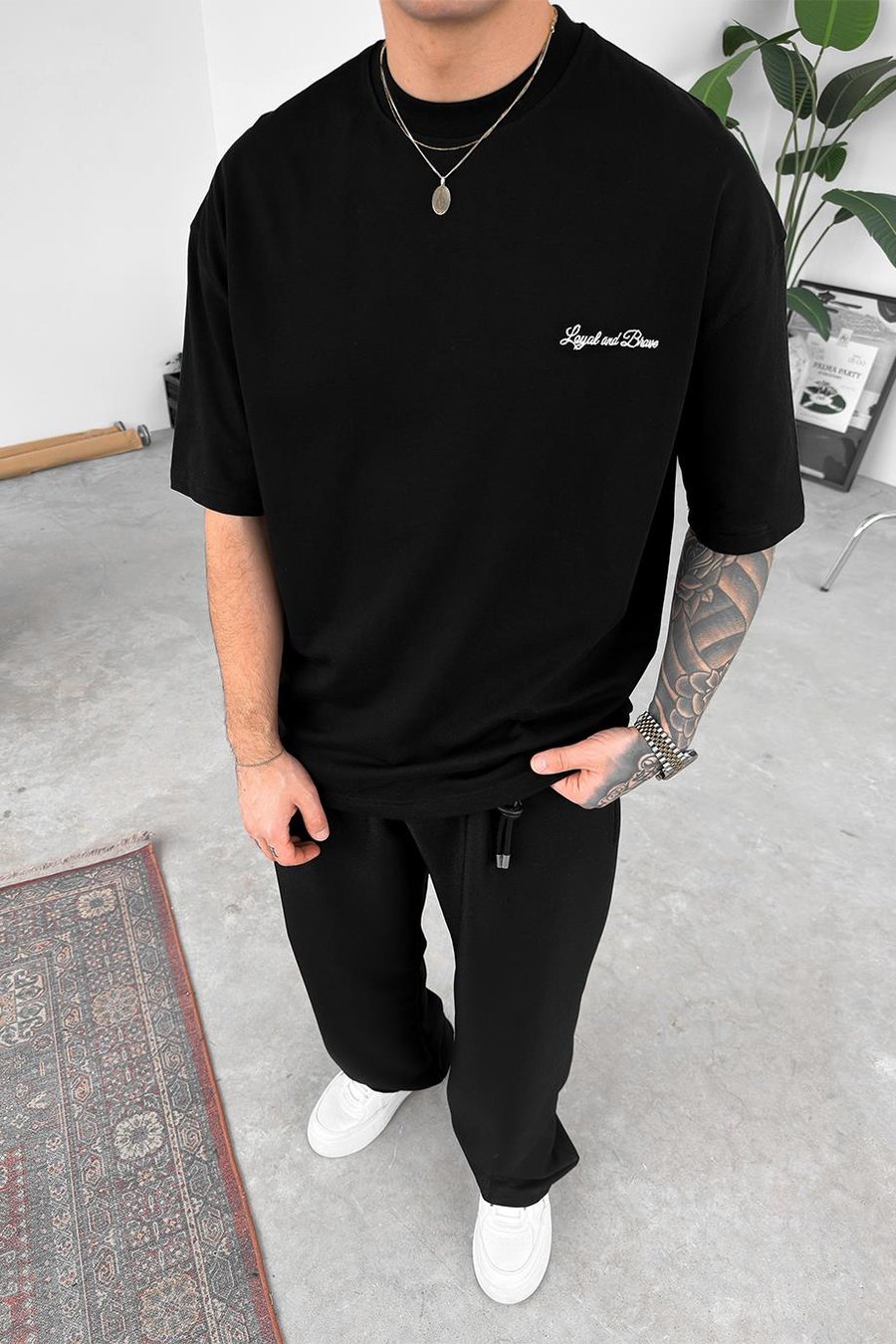 Siyah Loyal Patch Atlı Detay Oversize Tişört
