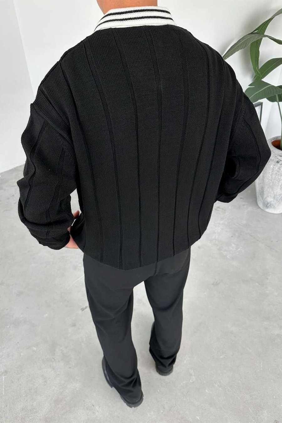 Siyah Nakış Detay Oversize Polo Yaka Kazak