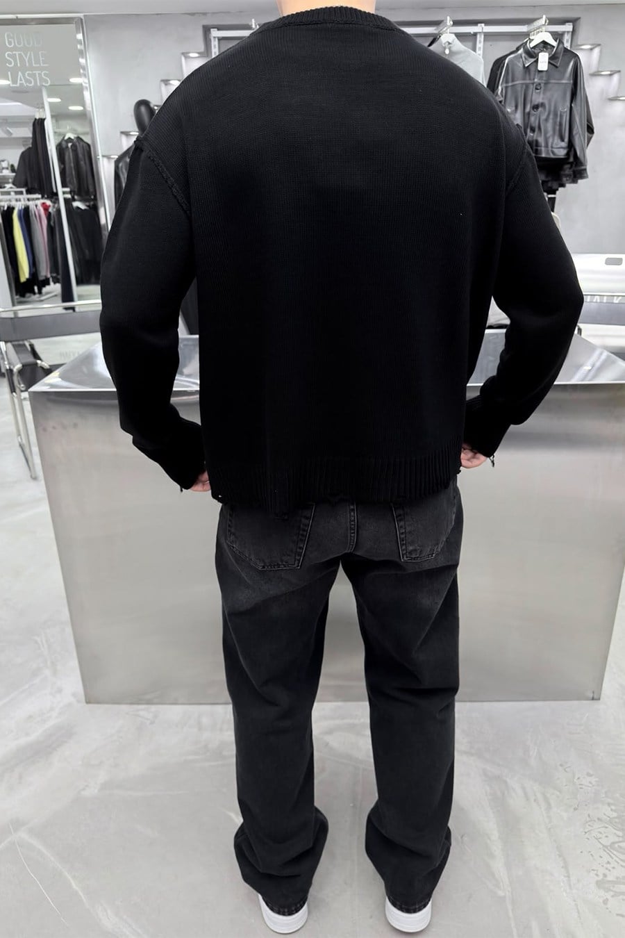 Siyah Nakış Detaylı Boxy Fit Triko Kazak