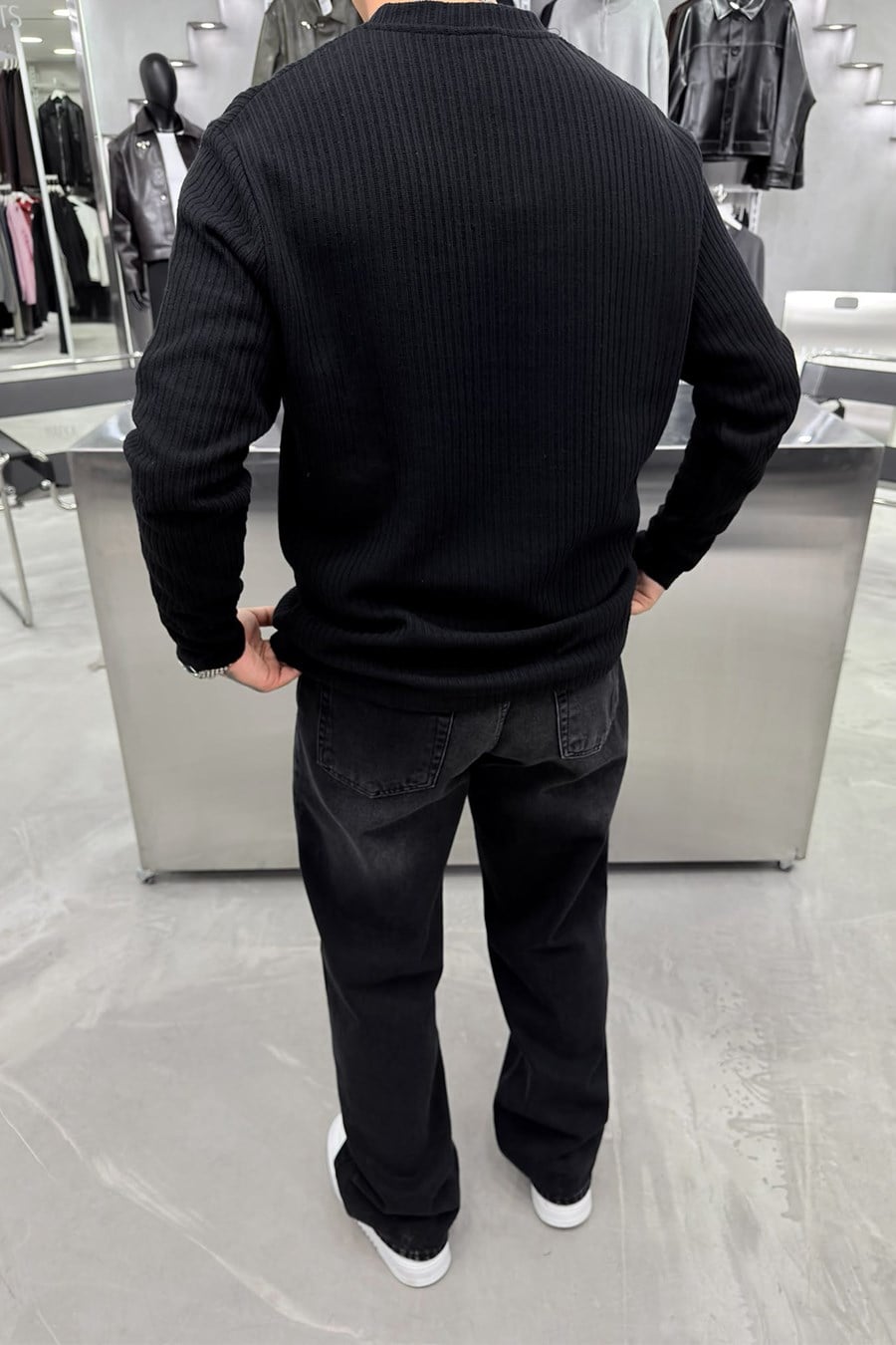 Siyah Örme Desenli Düğmeli Yaka Uzun Kollu Sweat