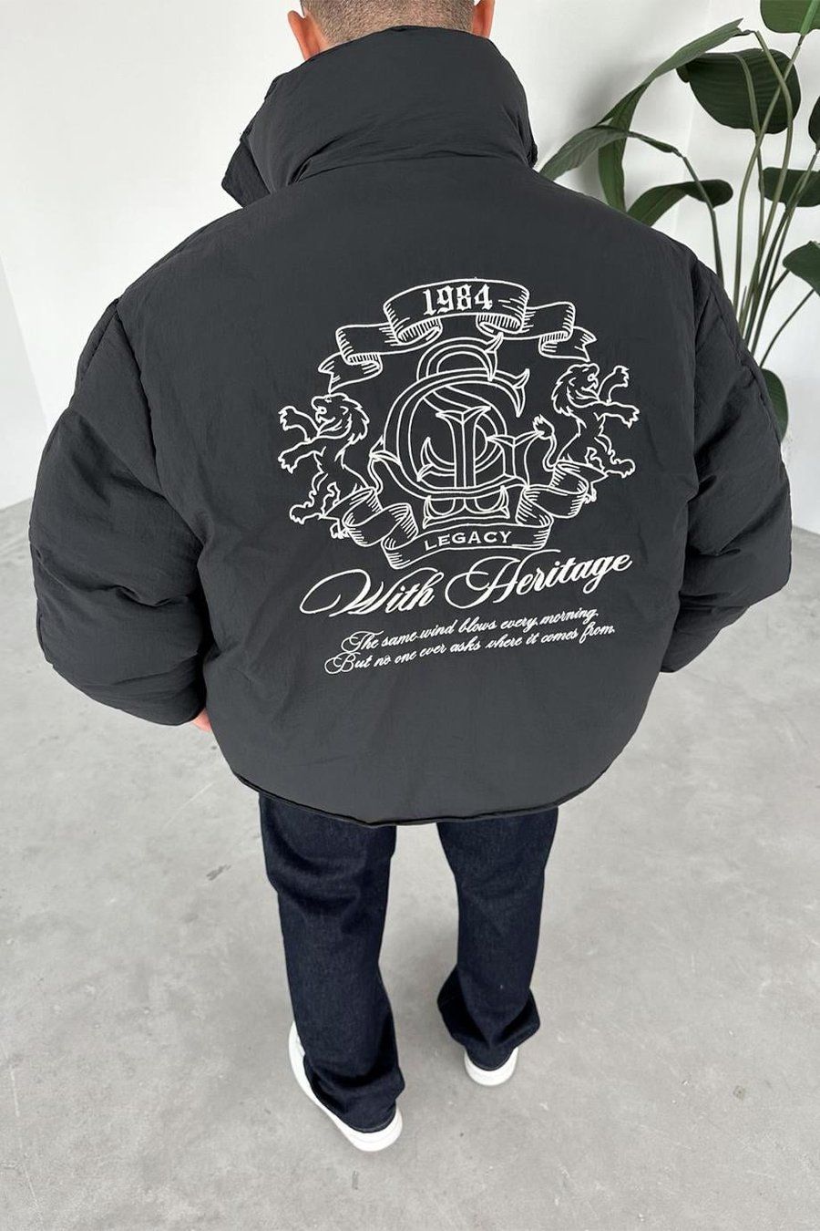 Siyah Premium Nakış İşlemeli Puffer Mont