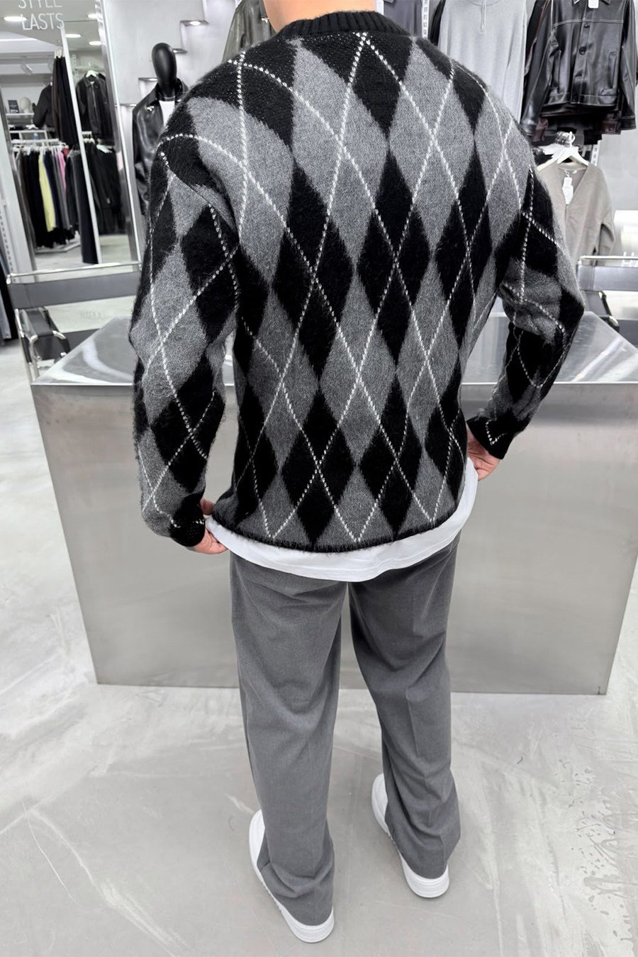 Siyah Retro Soft Line Baklava Desenli Kazak