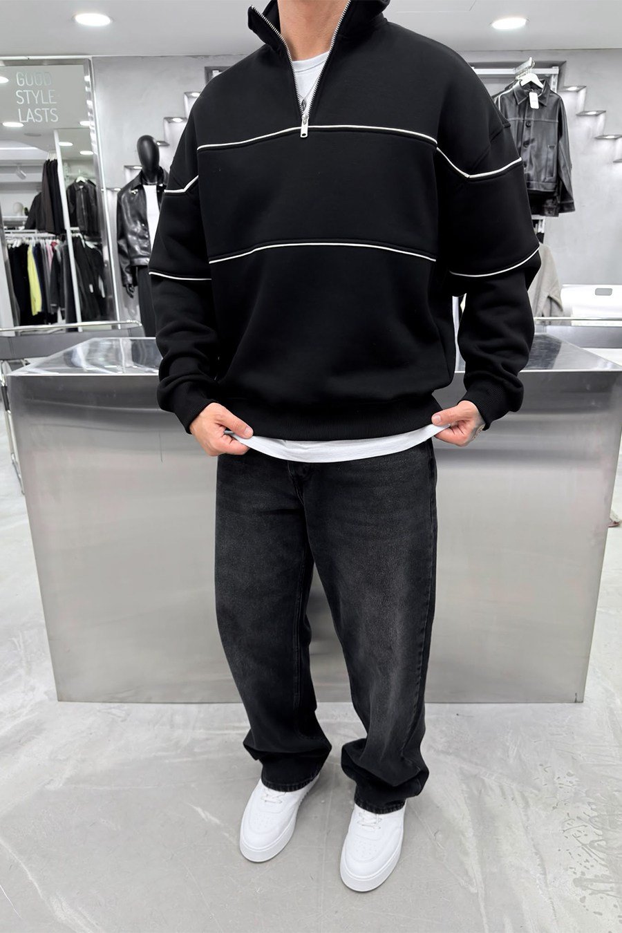 Siyah Şerit Detaylı Yarım Fermuarlı Oversize Sweatshirt