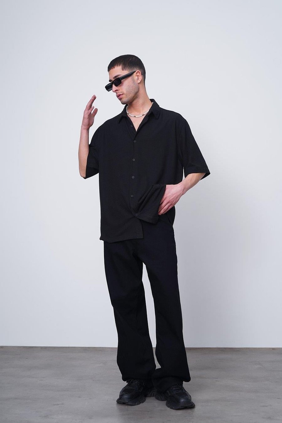 SİYAH Siyah Dokulu Basic Z2 CH Oversize Gömlek
