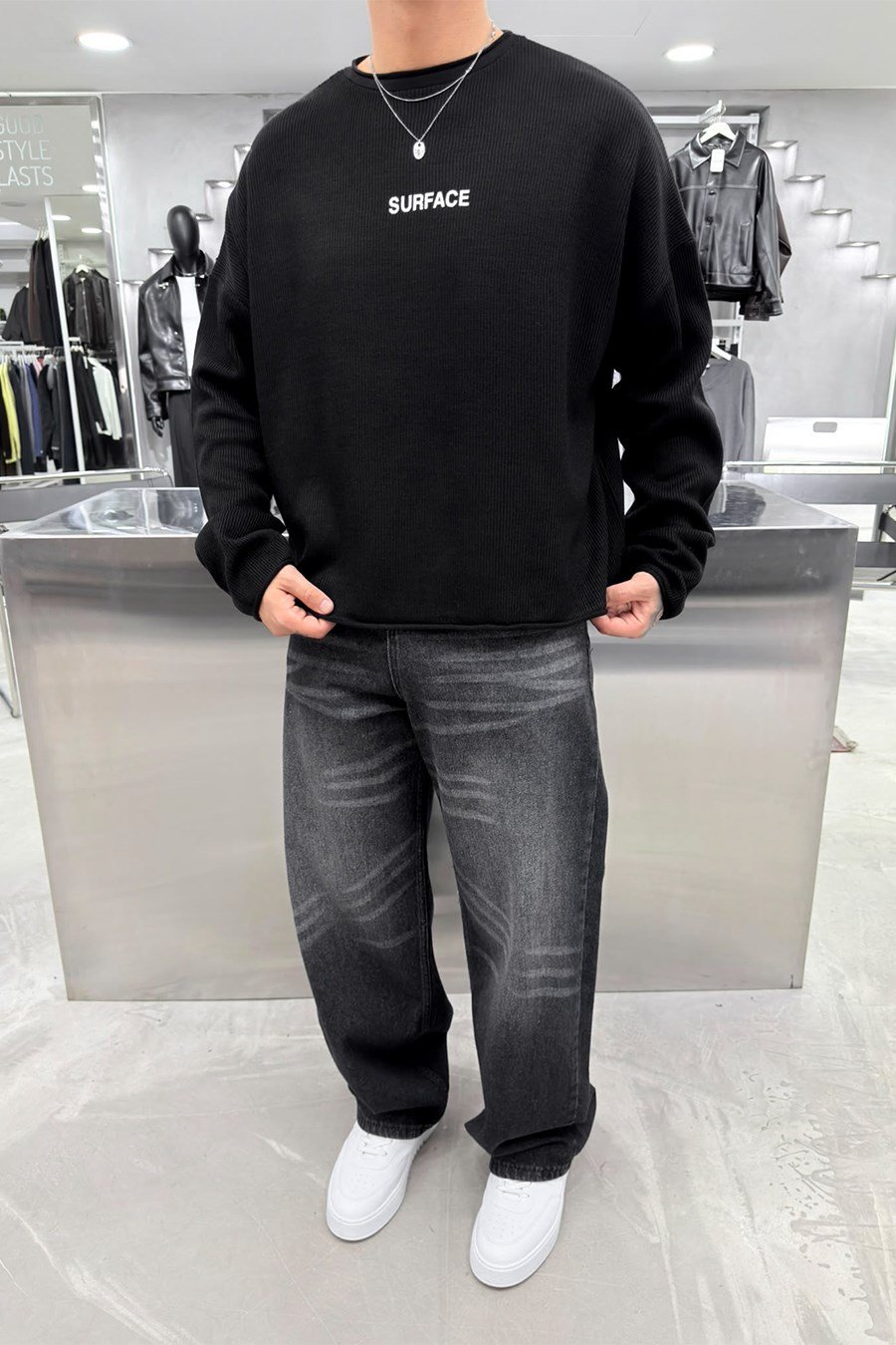 Siyah Surface Baskılı Boxy Fit Triko Kazak
