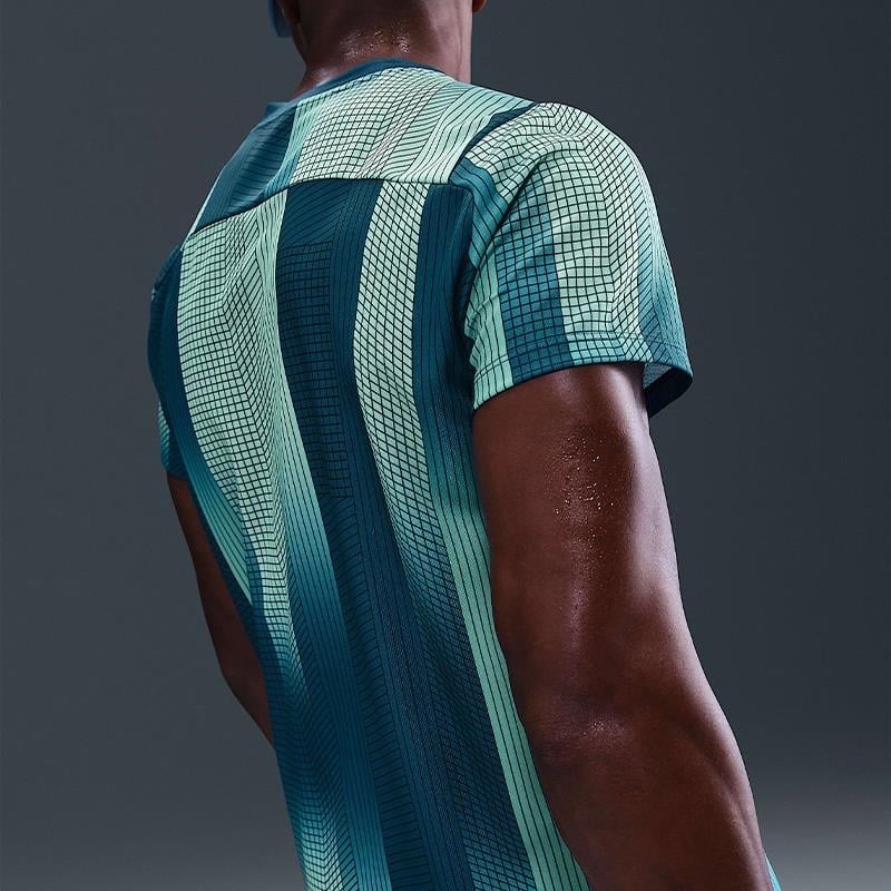 NikeNikeCourt Victory Dri-FIT Erkek Tenis Tişörtü