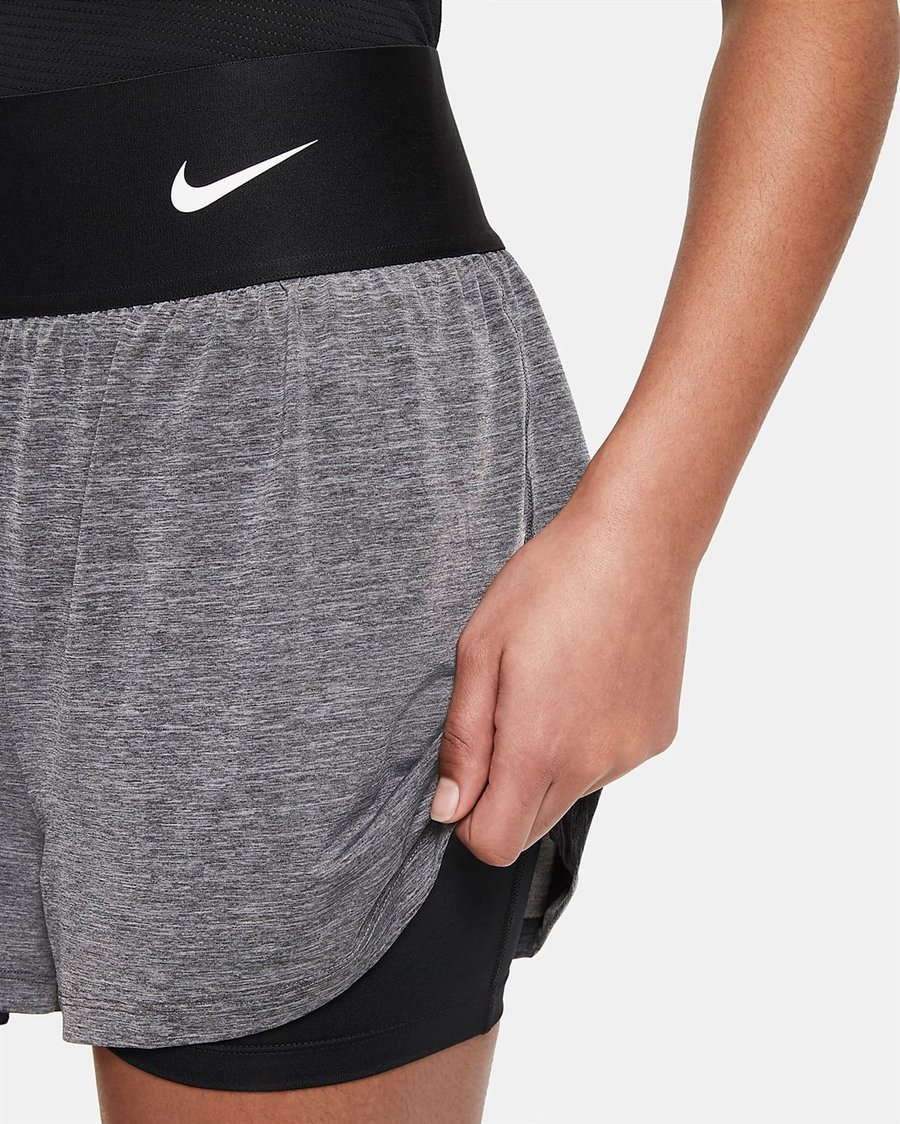 NikeNike Court Advantage Kadın Tenis Şortu