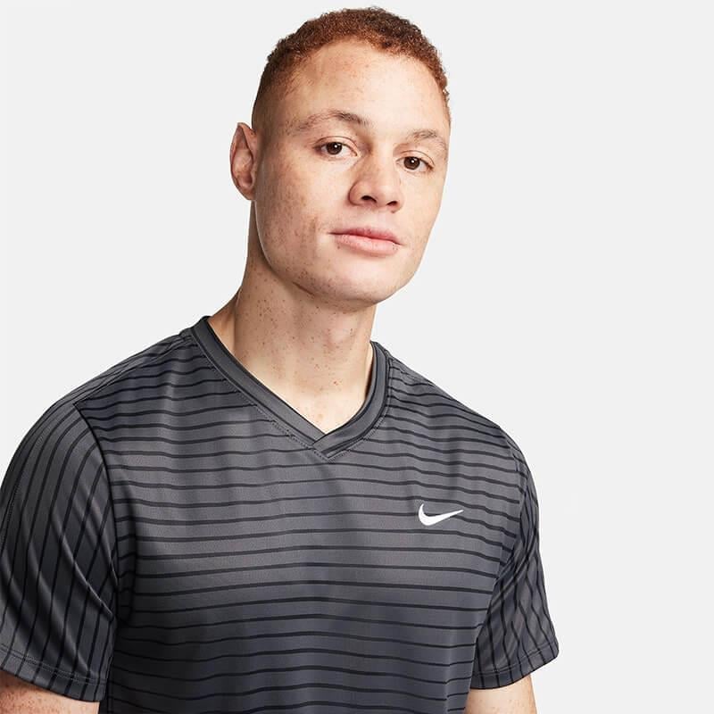 NikeNikeCourt Dri-FIT Victory Erkek Tenis Tişörtü