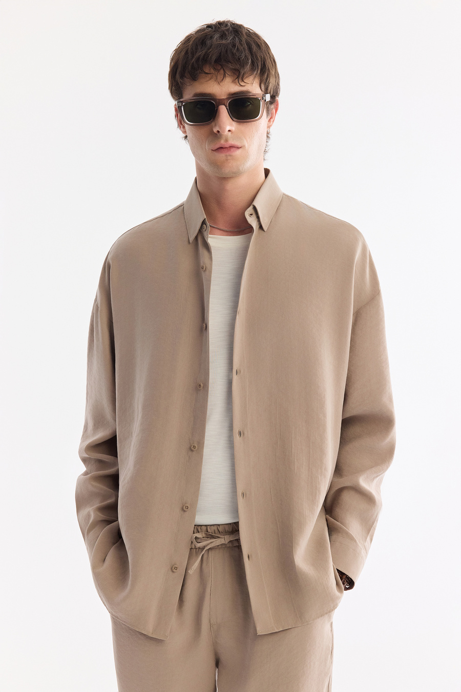 Bej Alttan Britli Yaka Modal Karışımlı Rahat Kesim Oversize Fit Uzun Kollu Gömlek