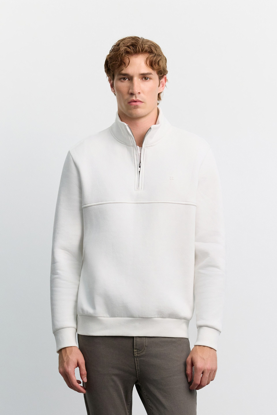 Beyaz Dik Yaka Fermuarlı 3 İplik Şardonlu Sweatshirt