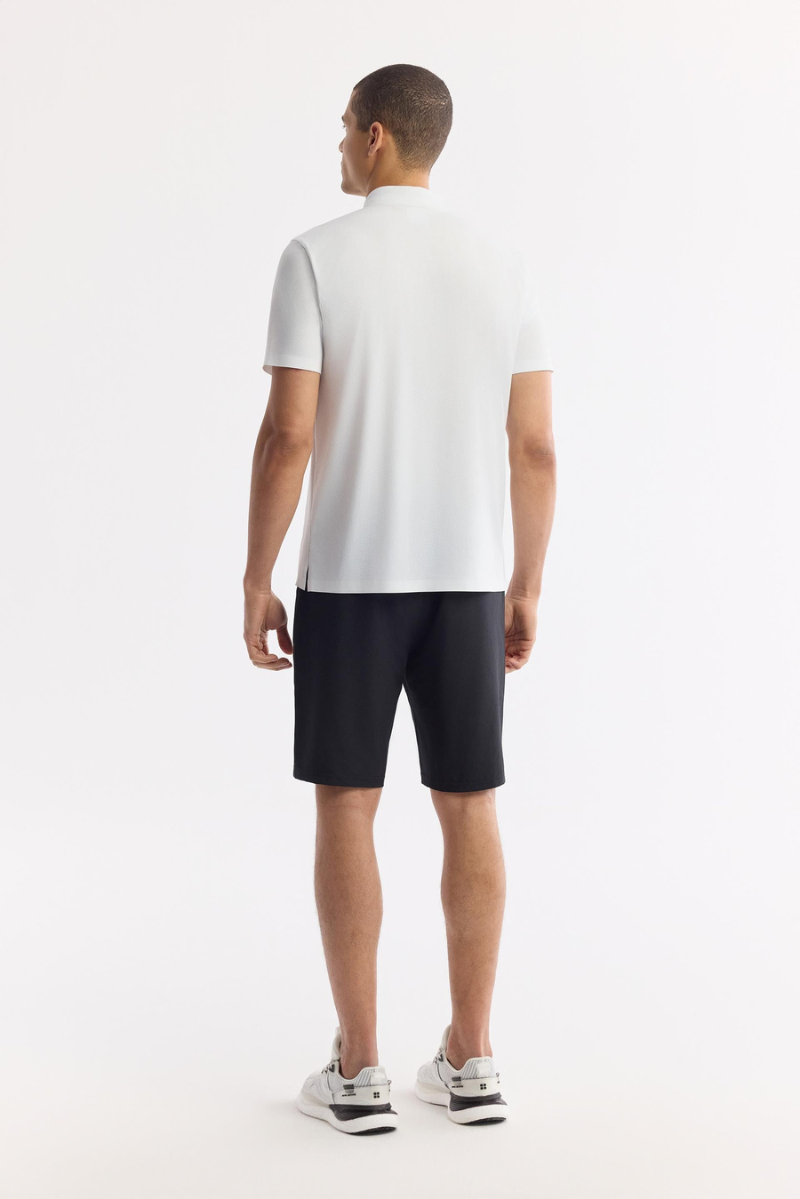 Beyaz Kıvrılmaz Polo Yaka Teknik Kumaş T-Shirt